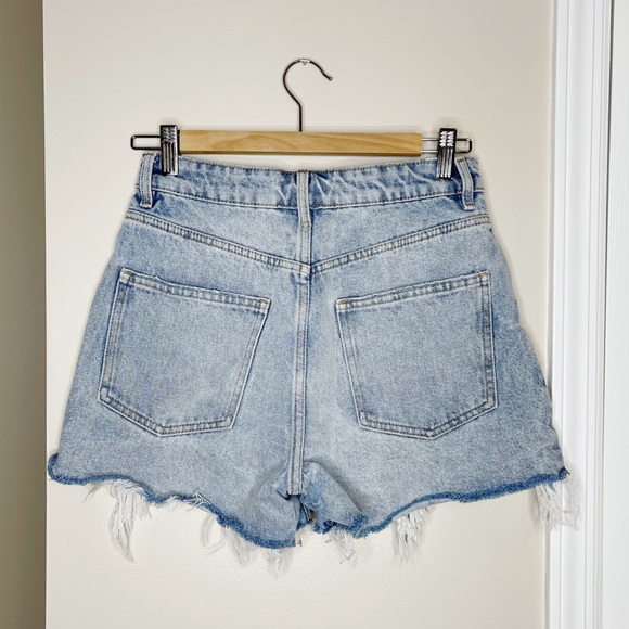 Zara Hi-Rise Frayed Light Wash Denim Shorts - Picture 9 of 10
